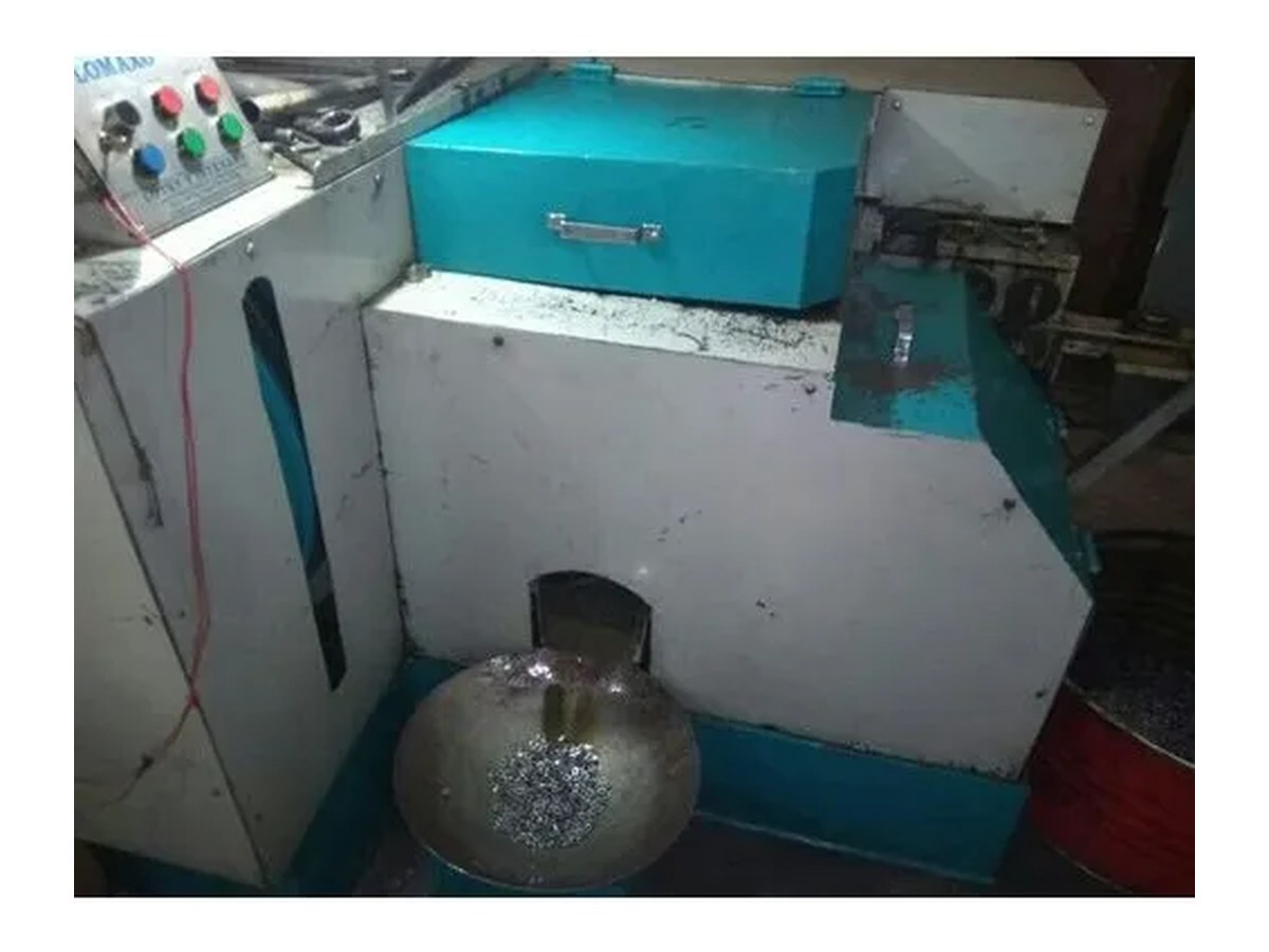 Nut Former Machine